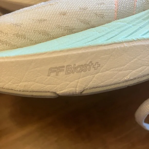 ASICS Women's novablast 4 off white shoes - Picture 9 of 10